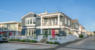 Exterior Balboa Island Cottage by Blackband Design